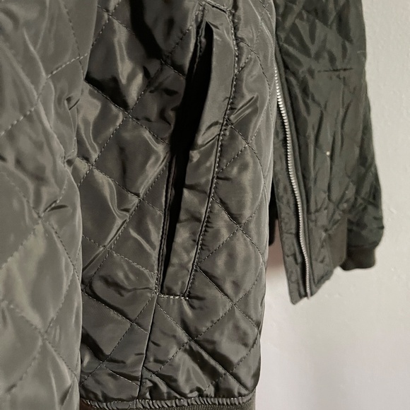 Levi's Women's Diamond Quilted Bomber Jacket Size L - Picture 6 of 6